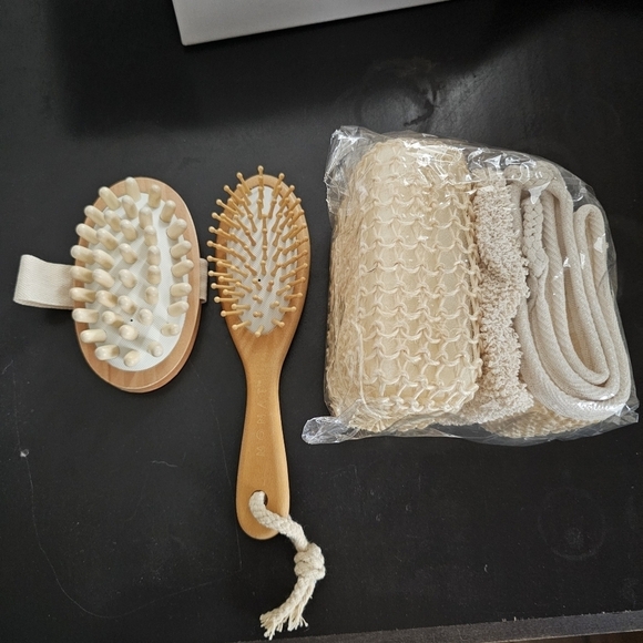 monat Accessories - Monat Luxury Spa Accessory Set.